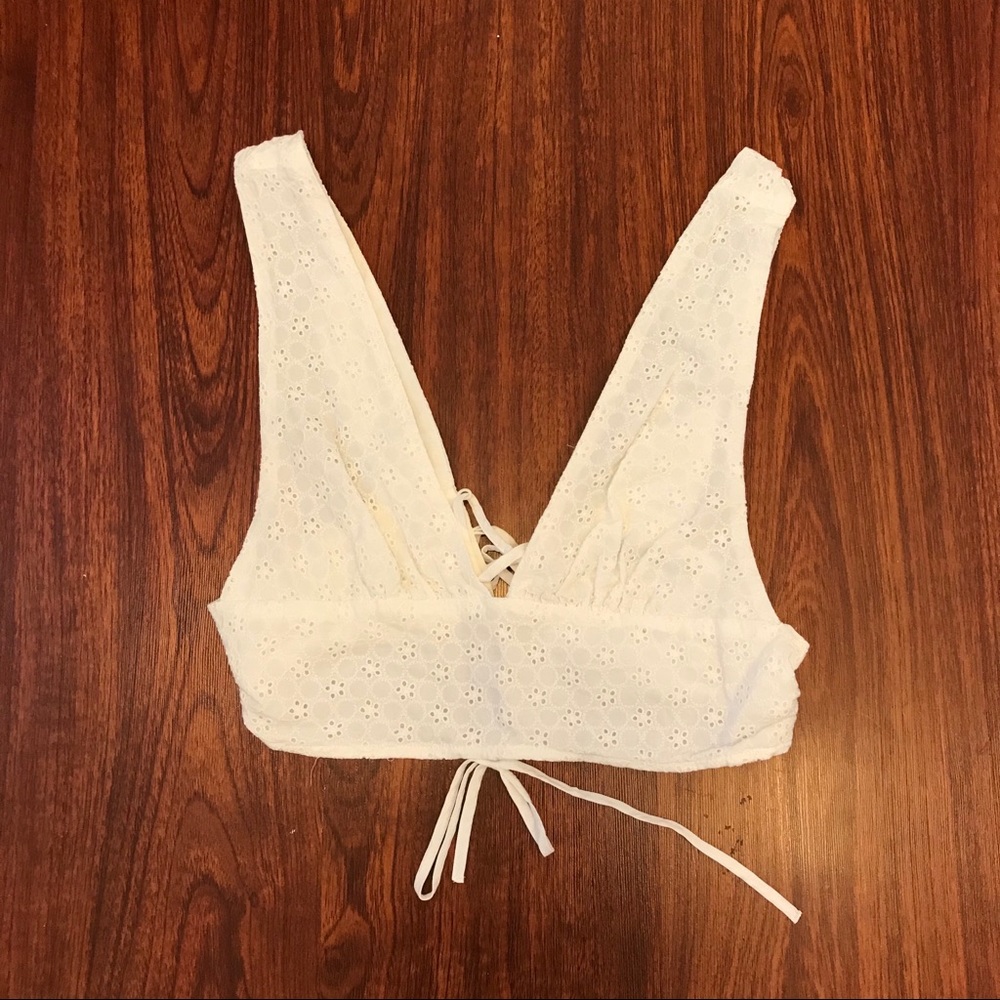 FOREVER 21 | Low Cut White Crop Top